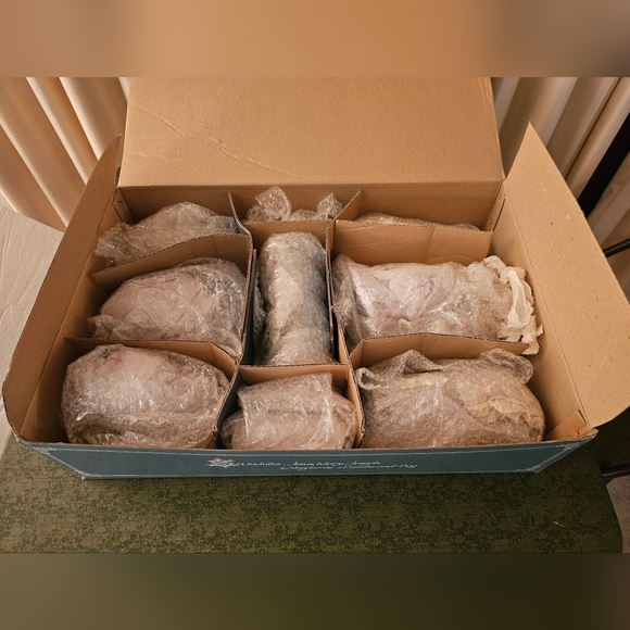 Vintage Enesco "And There Were Shepherds"  Porcelain Nativity Set - Picture 6 of 7